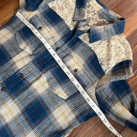 Mudd Blue Plaid Button Down Western Style Top w/Ivory Lace Shoulders Women Sz M - Picture 8 of 10